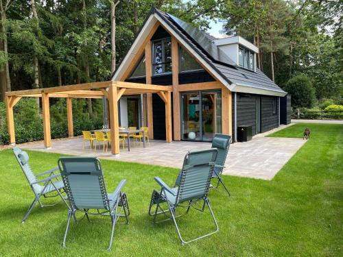 B&B Lochem - Modern holiday home in Lochem with private garden - Bed and Breakfast Lochem