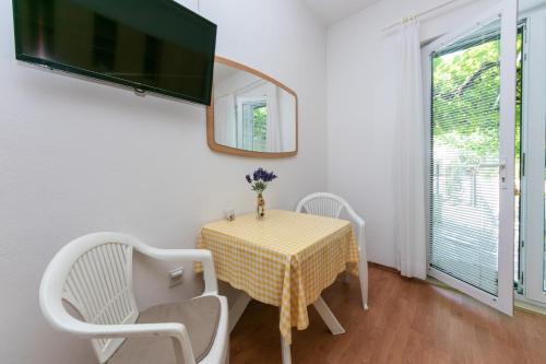 Studio with Terrace and Sea View image 4