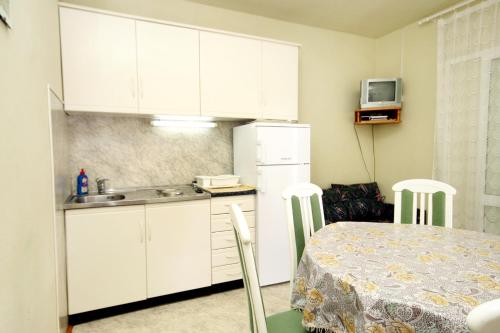 Apartments with a parking space Hvar - 624 - image 9