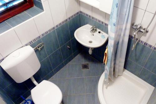 Apartments by the sea Mudri Dolac Hvar - 595 - image 2