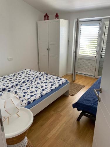 One-Bedroom Apartment with Balcony and Sea View image 8