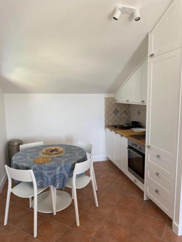 One-Bedroom Apartment with Balcony and Sea View image 3