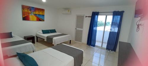 1 double bed, 1 twin bed