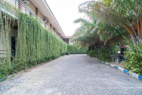 RedDoorz Plus Syariah At Lotus Hotel Bojonegoro
