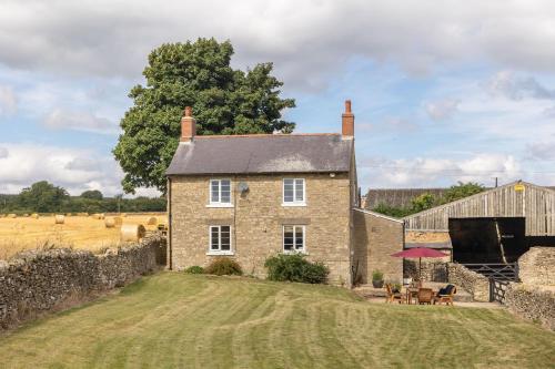 Luxury Farmhouse with Stunning Views and Hot Tub