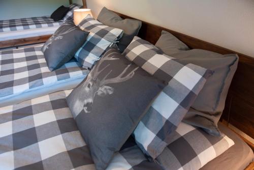 1 queen bed, 1 twin bed, 1 bunk bed, 1 sofa bed