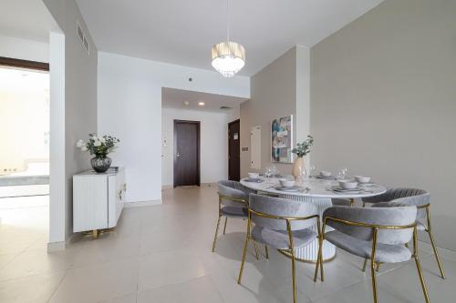 2BDR apartment with full sea view and Dubai Marina view Azure Residences - image 9