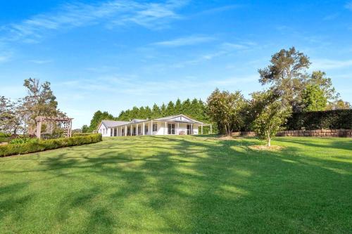 Carlyle Cottage, Luxury Country Home, Berry