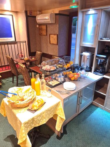 Logis hotel Au Relais Nivernais - 식음료(F&B)