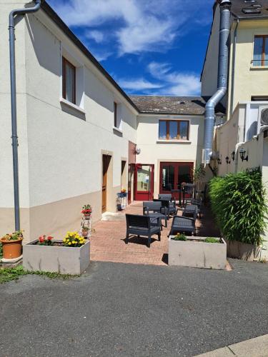 Logis hotel Au Relais Nivernais - 숙소 외관
