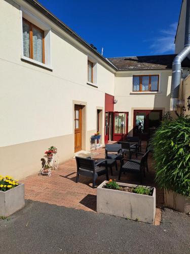 Logis hotel Au Relais Nivernais - 숙소 외관