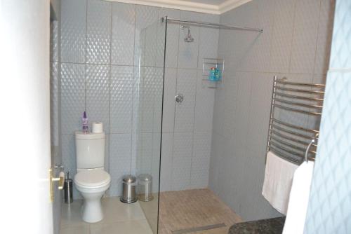 Bathroom, The Skye Bridge Hotel in Kyle of Lochalsh Town Center