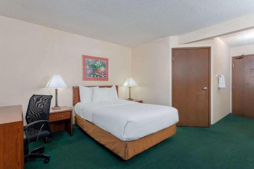 Norwood Inn & Suites Indianapolis East Post Drive