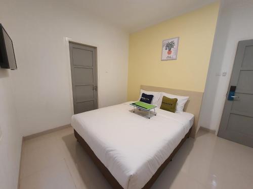 Urbanview Hotel MS Rooms Inn Simpang Lima