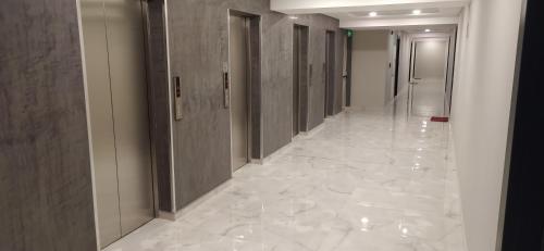18th & 16h Floor Secure Luxury Condos With Pool & Fitness Included In Price, Skopje (Foto 4)