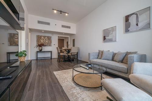 Hashtag Holiday Home - Excellent 1BDR with City View in Media city - image 4
