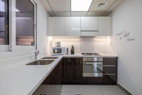 Hashtag Holiday Home - Excellent 1BDR with City View in Media city - image 13