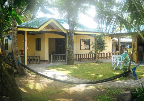 RedDoorz at July's Haven Seaside Pension Camiguin