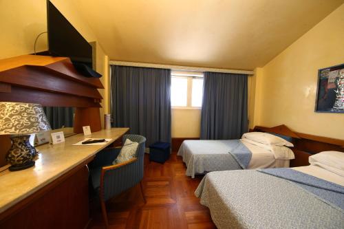 HR Hotel - image 14