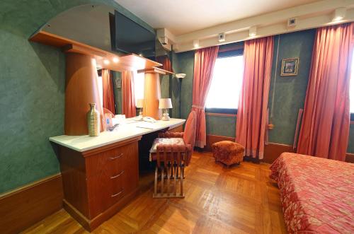 HR Hotel - image 3