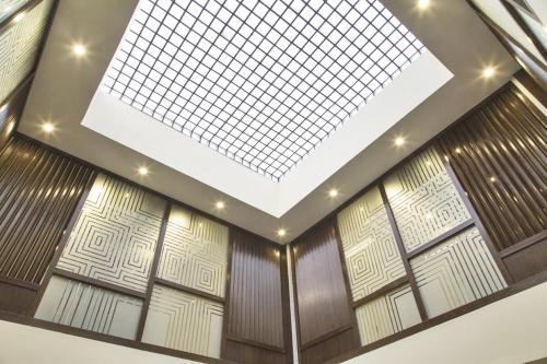 Einrichtungen, Royaute Luxury in Lahore