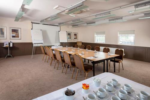 Honest Lawyer Hotel - image 6