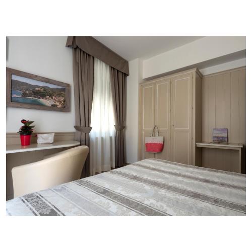 Suite, classic