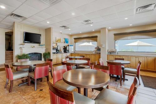Comfort Inn Boardwalk - image 14
