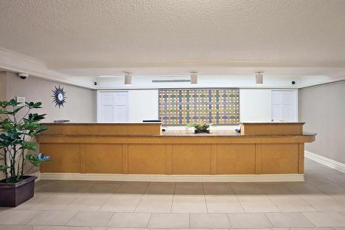 Norwood Inn & Suites Merrillville