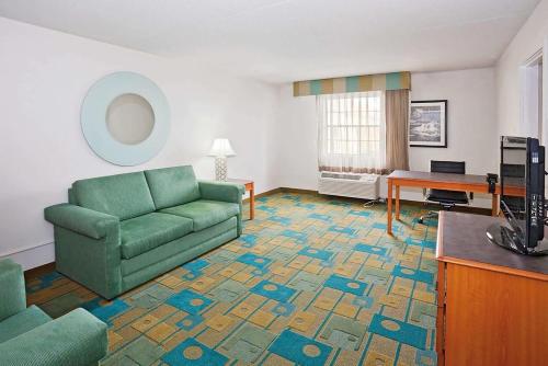 Norwood Inn & Suites Merrillville