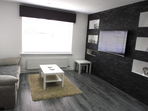 Beautiful 3 bedroom home with large garden 35 mins to Glasgow & Edinburgh - Stoneyburn