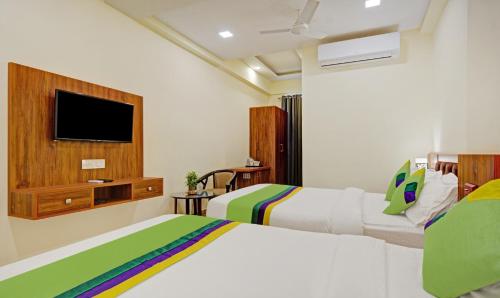 Superior Triple Room image 3
