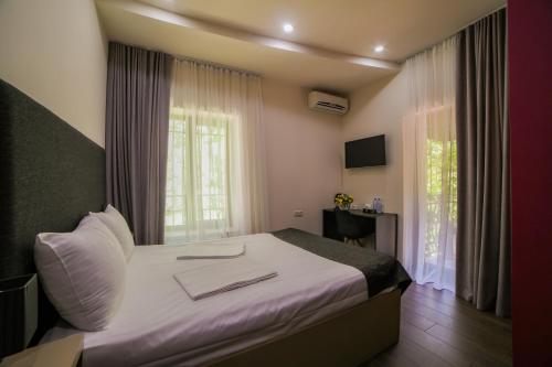 Elysium Gallery Boutique Hotel