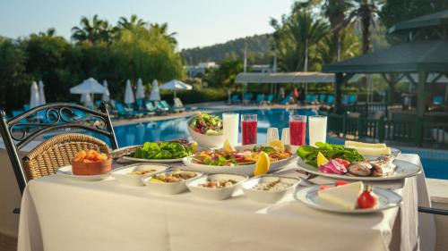 Restaurant, Green Bay Resort & Spa - Ultra All Inclusive in Meselik