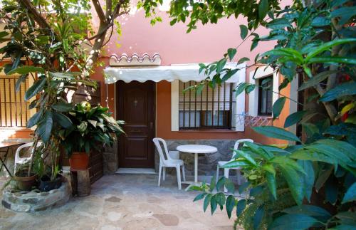 Apartamentos Turisticos Trajano - image 3