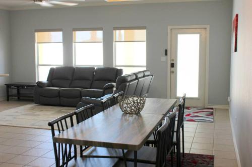 Spacious Home, Short Walk to Beach, Heated Pool!, Corpus Christi (foto 8)