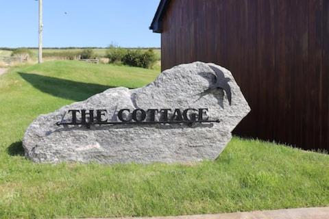 The Cottage - spacious getaway with stunning views