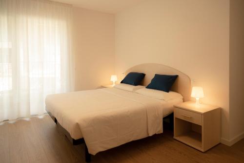  HOLIDAY APARTMENTS GIULIA - Blue in Pietramurata