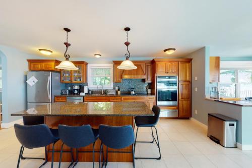 Lakeside Oasis in Melville Landing, USA
