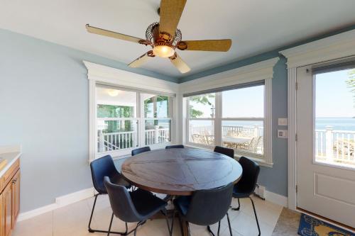 Lakeside Oasis in Melville Landing, USA