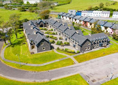 Dingle Courtyard Cottages 4 Bed - image 10