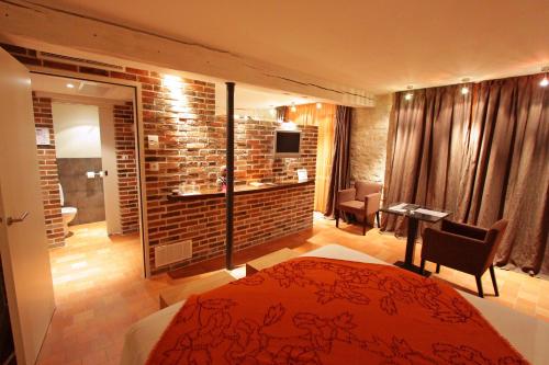 Hotel Du Vieux Moulin - image 5