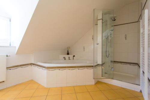 2 bedrooms, 2 beds