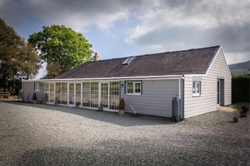 The Ynys Lodge