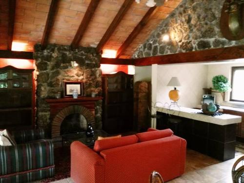 Nice home with gardens and trees, 3 full bedrooms, living and kitchen in León, Mexico