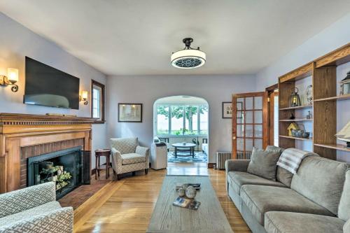 B&B New Haven - Walkable New Haven Retreat with Ocean Views! - Bed and Breakfast New Haven