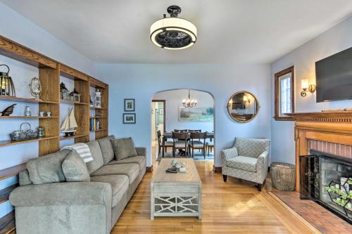 Walkable New Haven Retreat with Ocean Views! in New Haven, USA