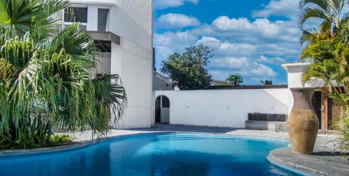 Exterior view, Contemporary Private Studio with Pool and Kitchen in Beira
