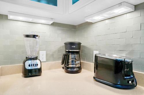 Captain's Cottage by Real Joy Vacations - image 10