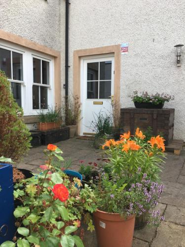 Garden, Spacious Double with Separate Private Bathroom in Family Home in Biggar